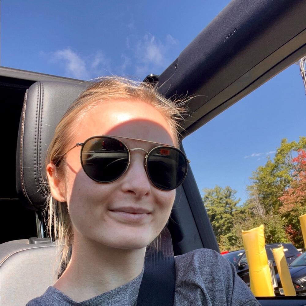 Meet your Posher, Emily
